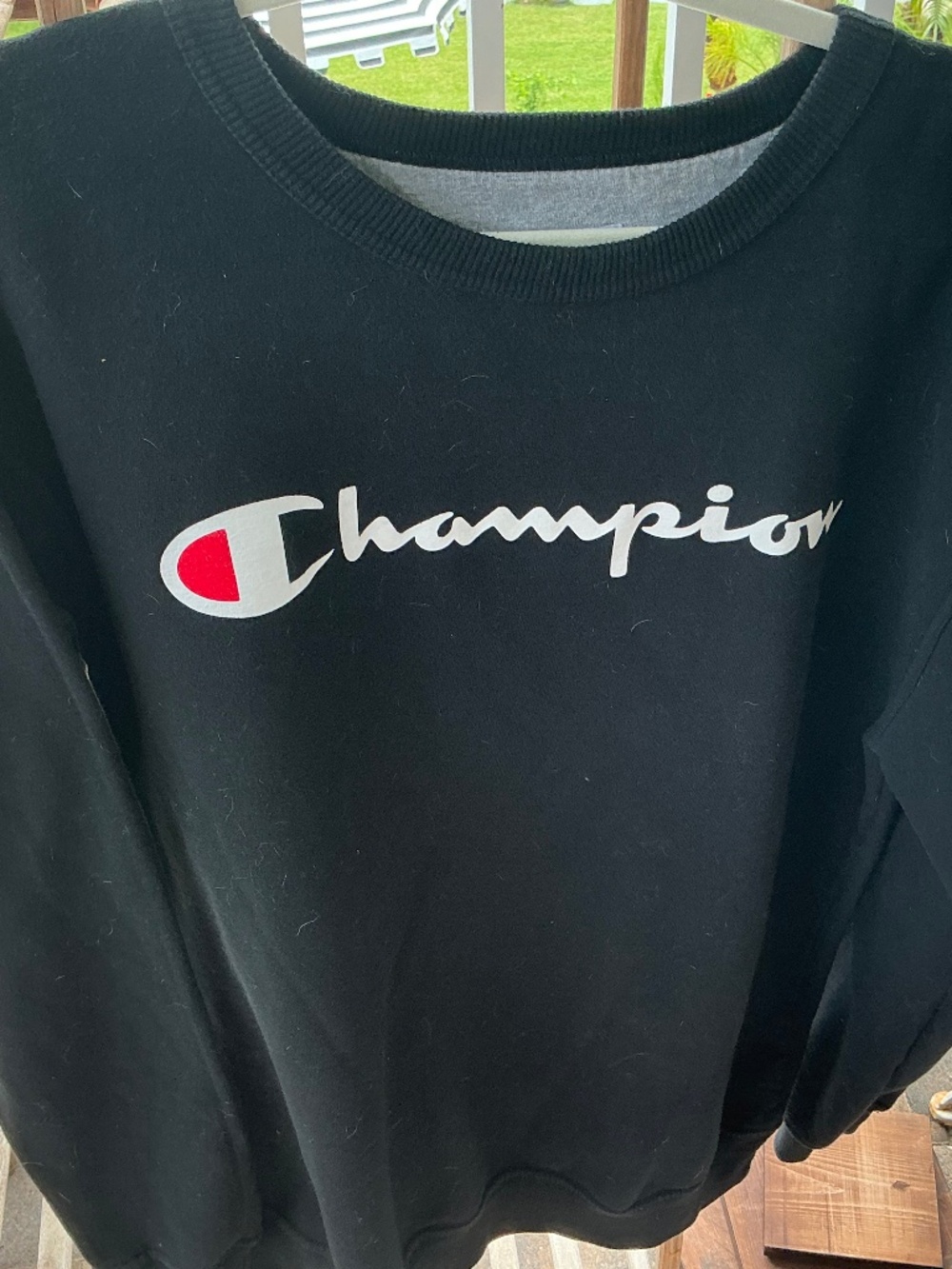 Champion Black crewneck sweatshirt